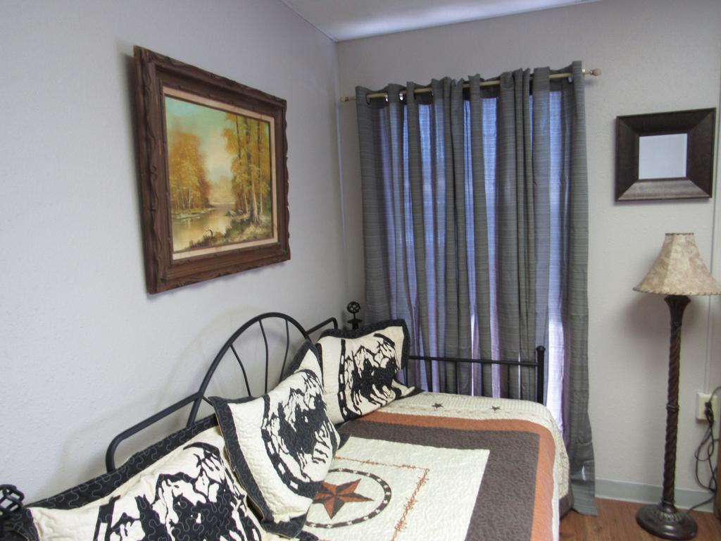 A Place To Stay Rooms Bandera Exterior foto